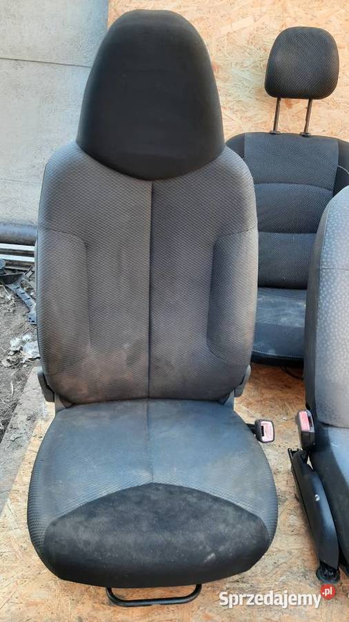 Fotel prawy toyota aygo 1 wersja 3 drzwi osobowe Fotele i kanapy dolnośląskie Dębno