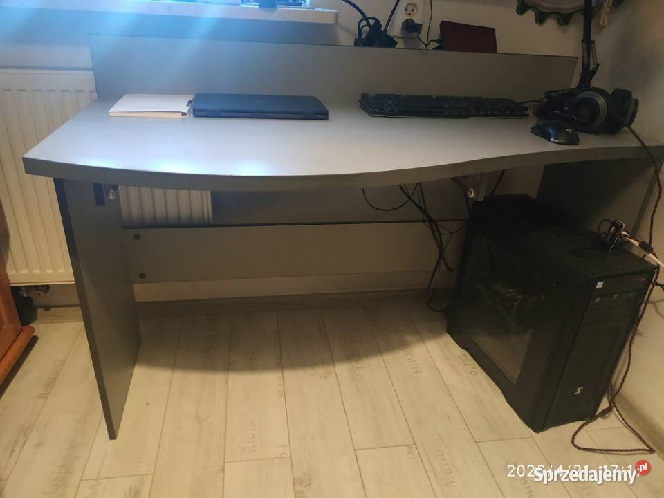 Biurko młodzieżowe 130cm Jabłonna sprzedam