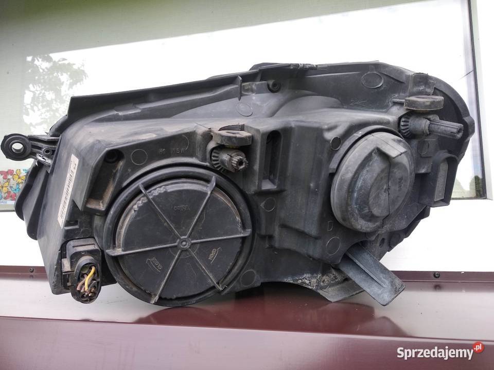 VW Polo 9N LIFT FL lampa przednia prawa Sieradz