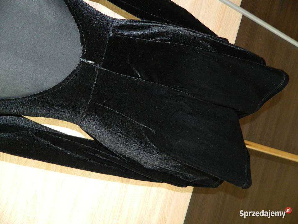 Bershka efektowny welurowy kombinezon 36 Spódnice i sukienki Trzebinia