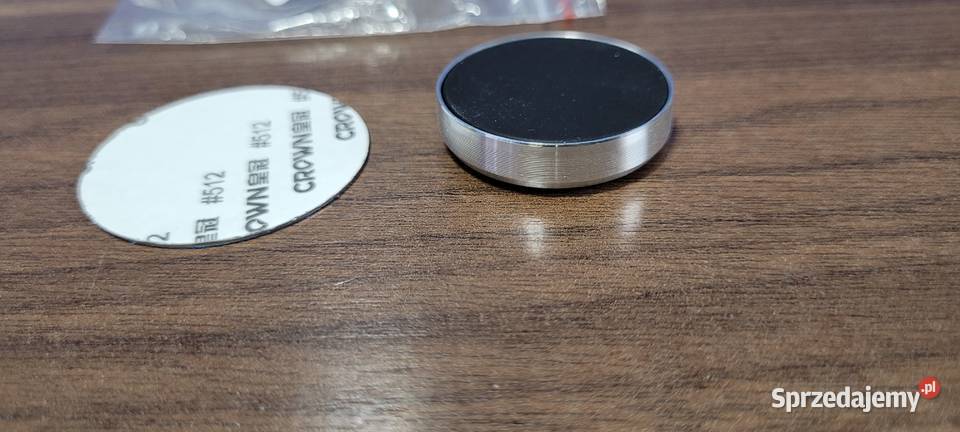 Uniwersalny magnetyczny uchwyt samochodowy na