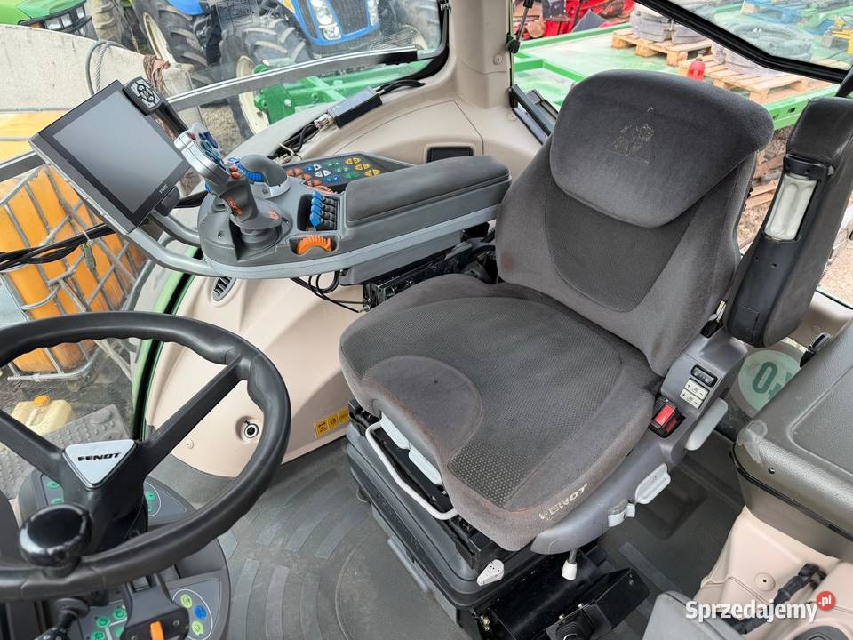 Ciągnik rolniczy Fendt 828 Vario