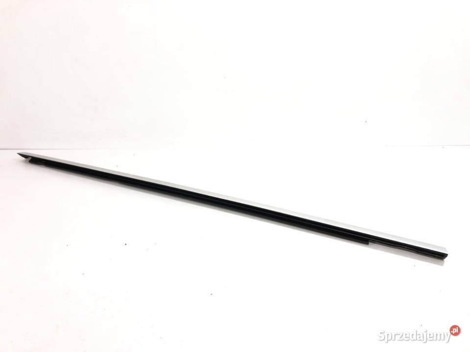 LISTWA ZGARNIAJĄCA TYŁ PRAWY MERCEDES GLC