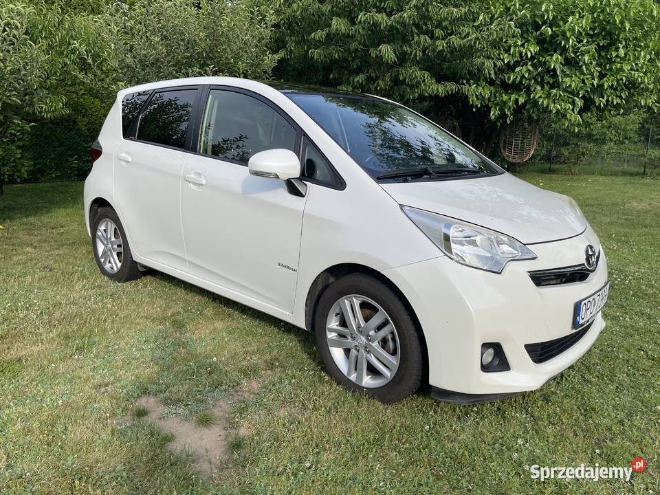 Toyota VersoS Perłowa 163 Szklany Dach Długie Rok produkcji 2012 Kolanowice