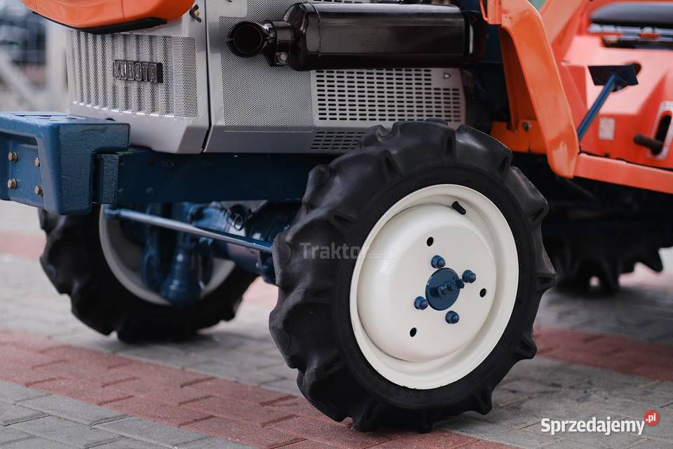 Kubota XB1D 4 x 4 12 Tajęcina sprzedam