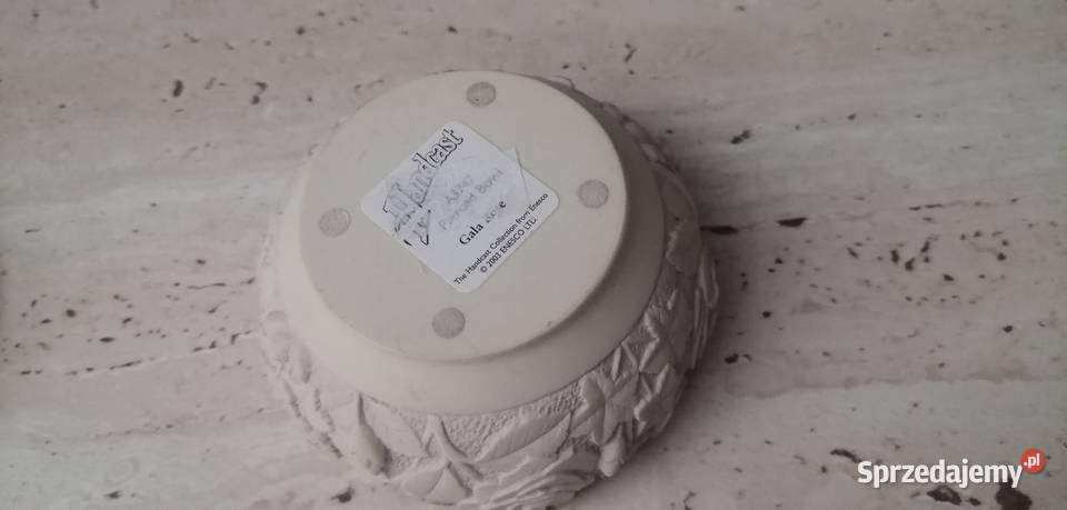 Handast śliczne puzderko róże porcelana kostna wielkopolskie Poznań