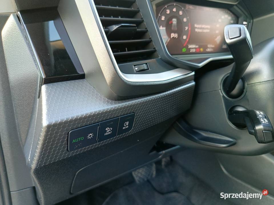Audi A1 piękny kolor automat niski przebieg full poduszka powietrzna Kawęczyn