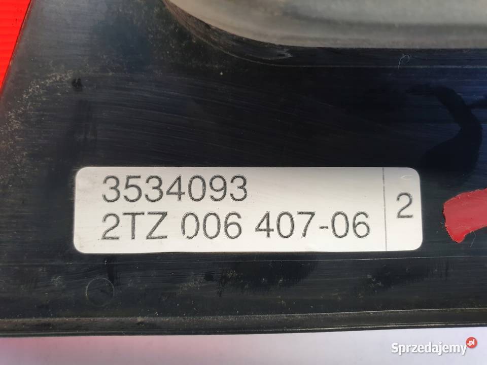 LAMPA PRAWA Volvo 940 960 TYLNA W KLAPĘ prawy