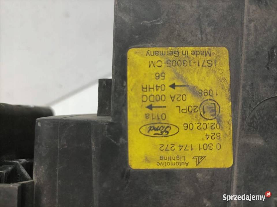 LAMPA PRZÓD PRAWA XENON EU 0301174272 Ford