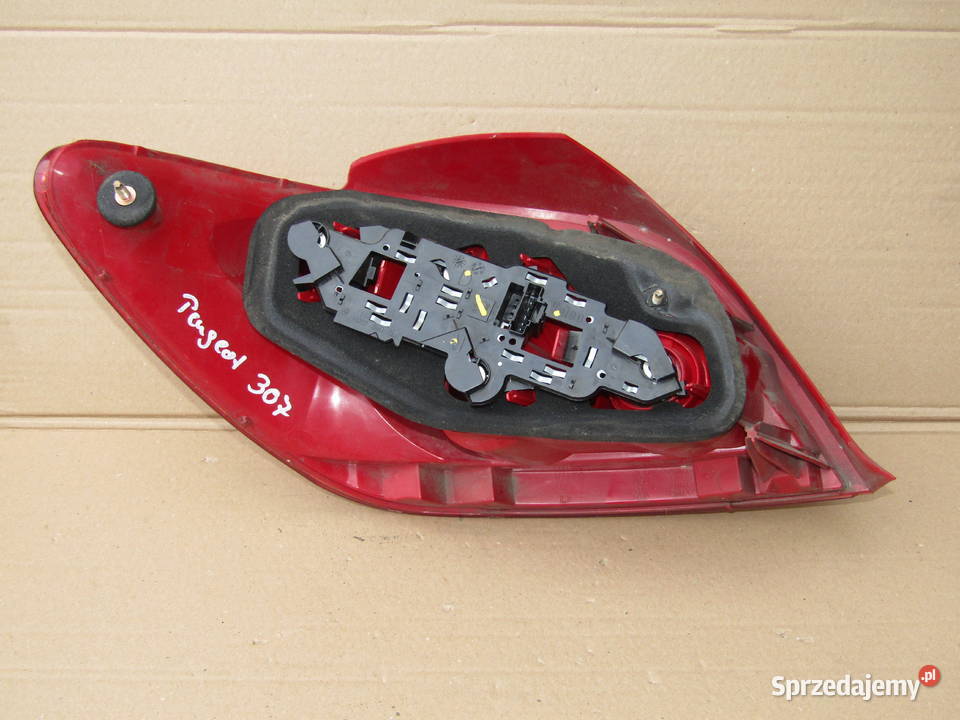 LAMPA TYLNA LEWAPRAWA PEUGEOT 307 HB LIFT200209