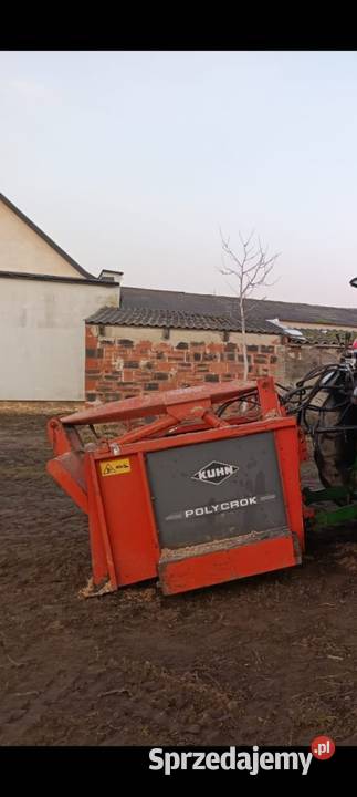 Paszowóz Kuhn Polyrock 2050 wycinak do kukurydzy