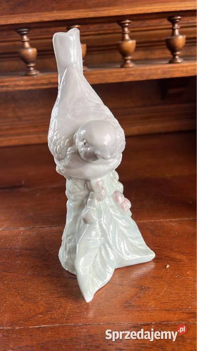 FIGURKA PTASZKA Na gałęzi z liśćmi i owocami Gdańsk sprzedam