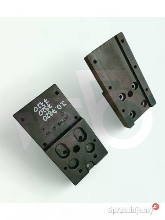 Płyta adaptera błotnika R179439 JOHN DEERE 7820 Wilkowo