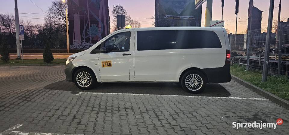 Bus z kowrowcą van taxi na trasę wakacje biznes Taxi i przewozy osobowe Wrocław