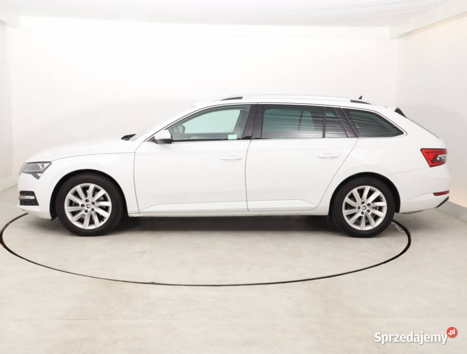 Skoda Superb 15 TSI światła przeciwmgielne