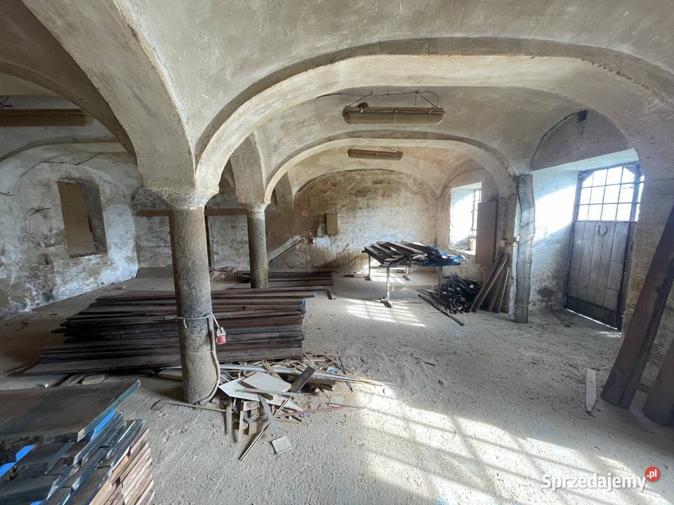 Budynek usługowy o pow ok 500 m2 Wróblowice