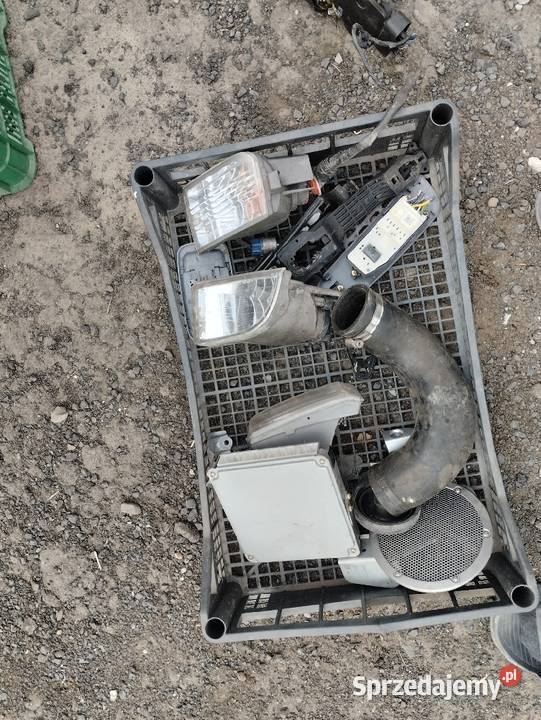Tunel podłokietnik rav4 II 2 0 D4D diesel Rok produkcji 2002 Wyposażenie wnętrza Wołkowyja