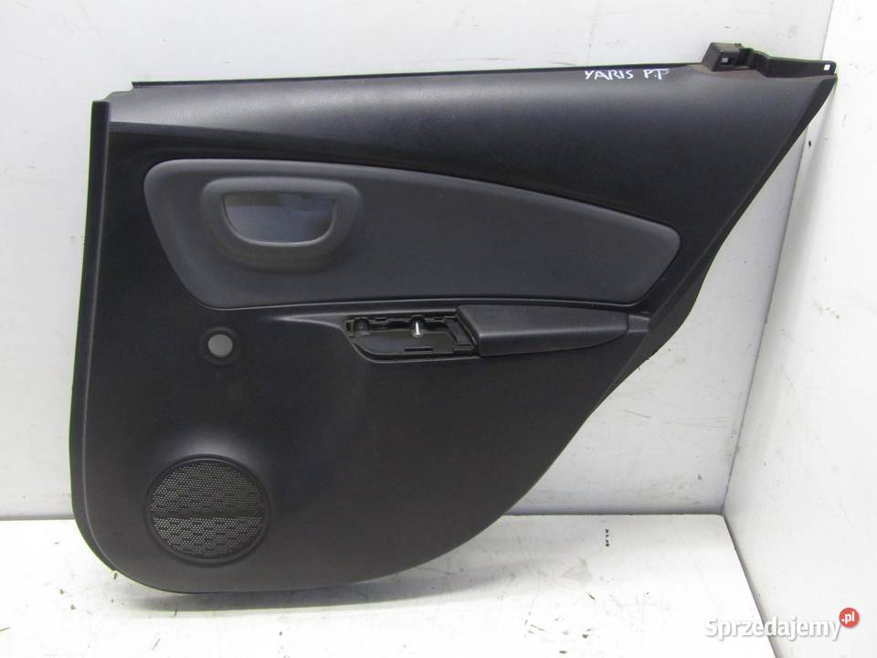 BOCZEK TAPICERKA DRZWI PRAWY TYŁ TOYOTA YARIS Tapicerki samochodowe Motoryzacja