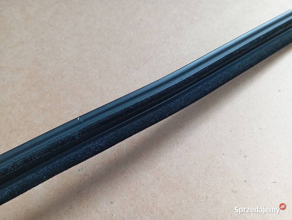 TOYOTA YARIS II LISTWA ZGARNIAJĄCA SZYBY PRAWY dolnośląskie Wrocław