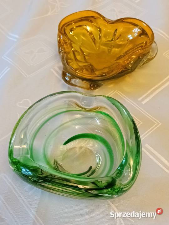 Komplet ładnych popielniczek