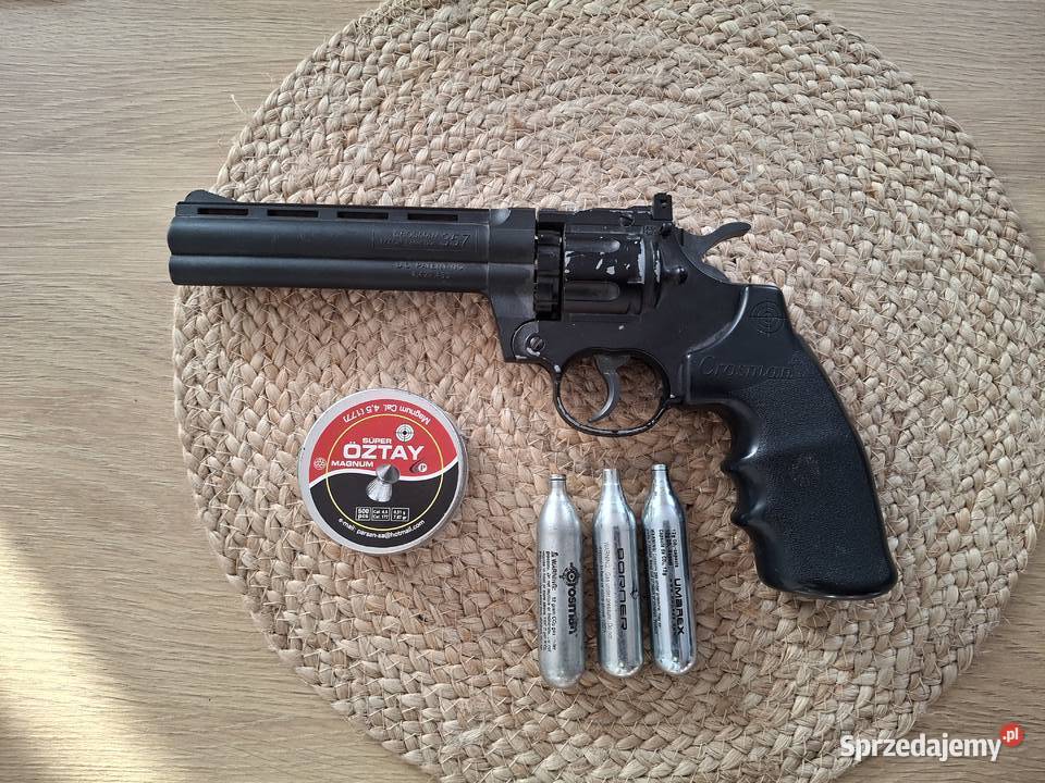 Rewolwer Crosman co2 45 mm Sporty strzeleckie i myślistwo Strzyżów sprzedam