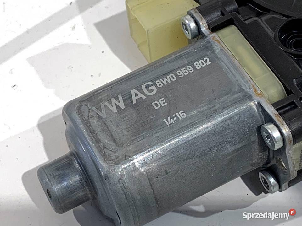 PODNOŚNIK SZYBY PRAWY PRZÓD AUDI A4 B9 8W0959802