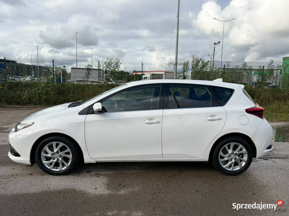 Toyota Auris ledy duza navi kamera cofania II centralny zamek Lębork sprzedam