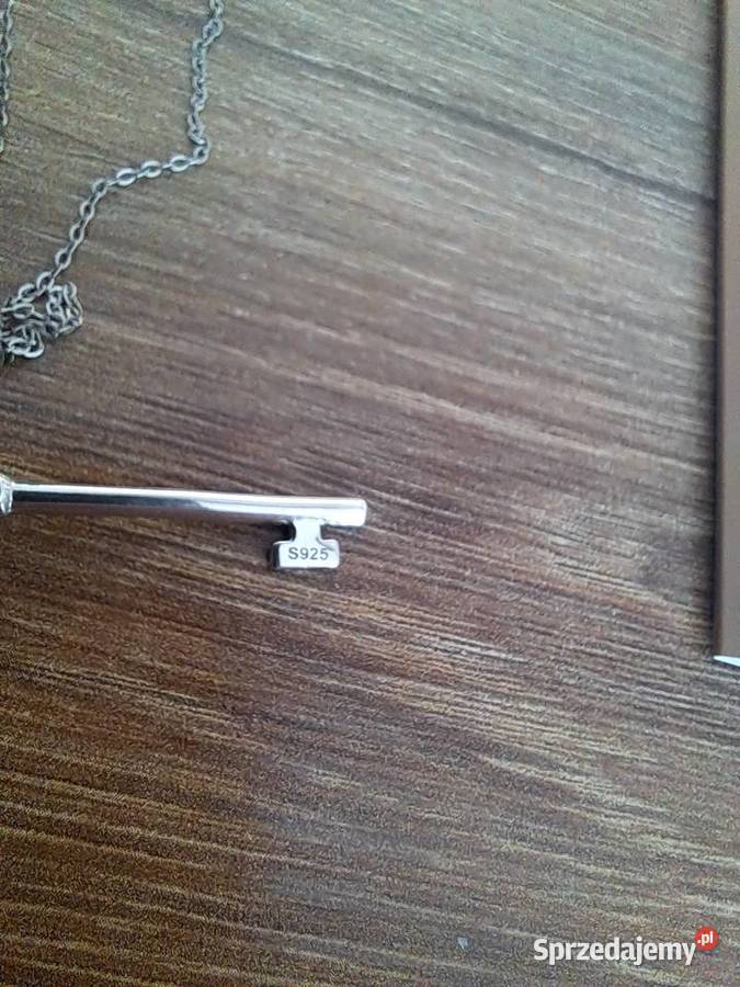nowy srebrny wisiorek z łańcuszkiem z Wisiorki świętokrzyskie Sandomierz