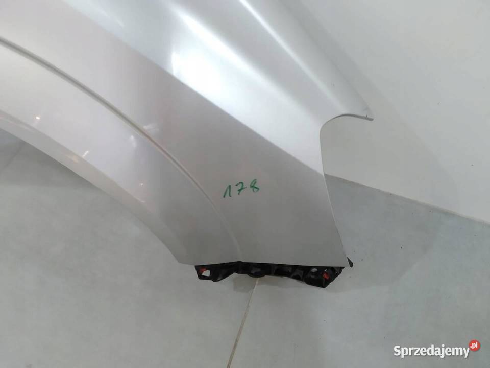 BŁOTNIK PRAWY PRZÓD SREBRNY Z157 Opel Zafira II