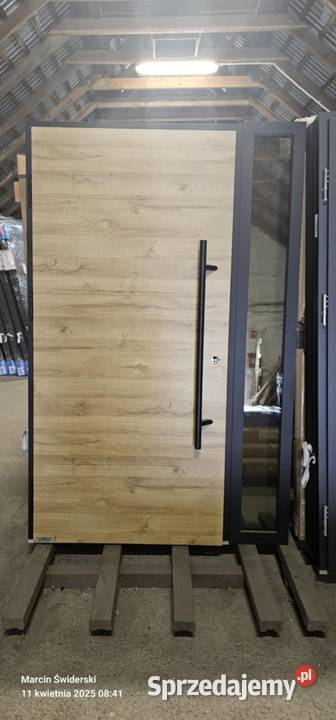 Drzwi zewnętrzne z antabą doświetleniem Szamotuły