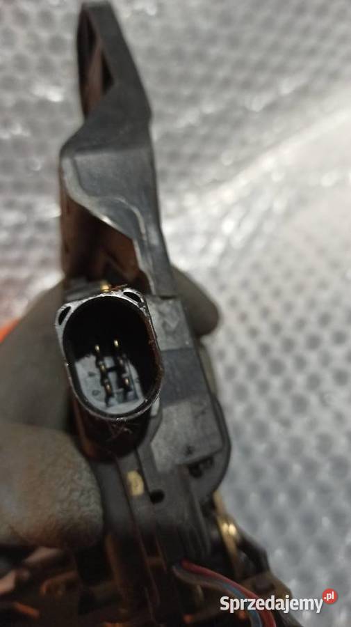 Zamek drzwi Passat B5 Bora Golf IV Polo PRAWY Dębica