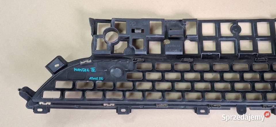 RENAULT MASTER 4 IV KRATKA ZDERZAKA ŚRODKOWA Bieleń sprzedam