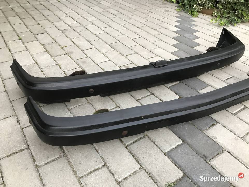 Zderzak przedni P4 Fiat 126p z mocowaniami zderzaki