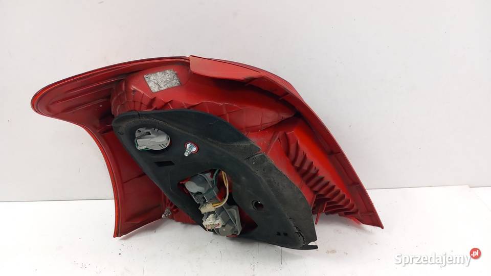 TOYOTA YARIS II HB LAMPA TYŁ PRAWA osobowe sprzedam