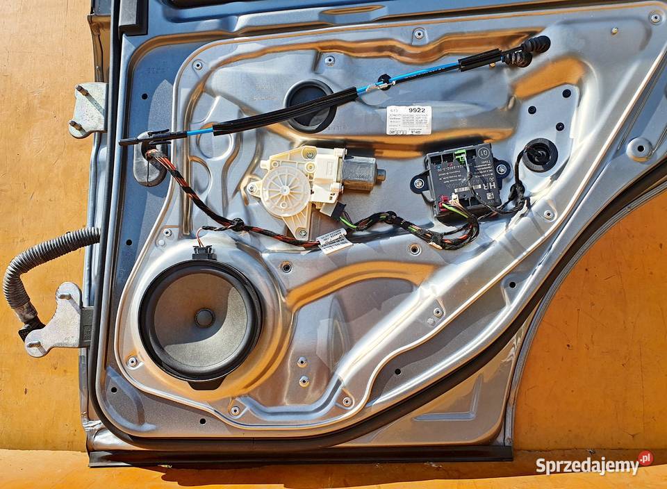 MERCEDES W204 LIFT 2012 DRZWI PRAWY TYŁ KOD Karoseria Radom