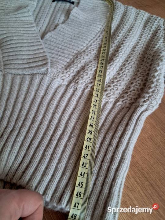 Krótki sweter damski vneck Łódź
