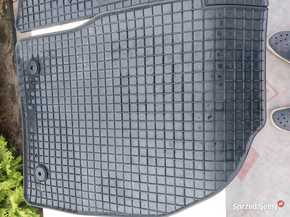 Mata i dywaniki do ford kuga 2 oryginalne Dołuje