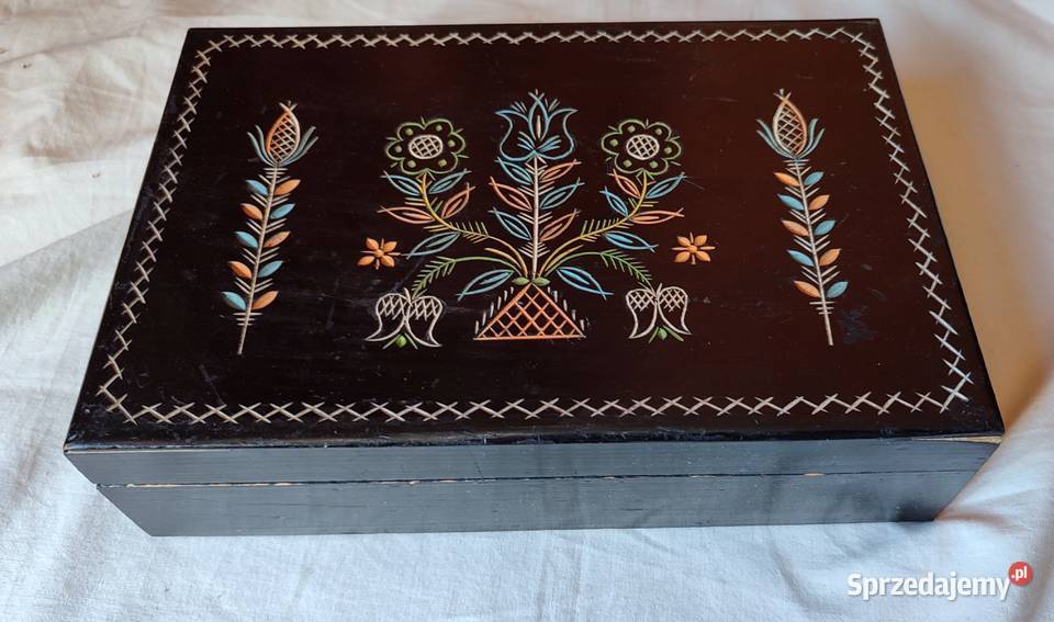 szkatułka pudełko drewniane rzeźbione folk Antyki Gdańsk
