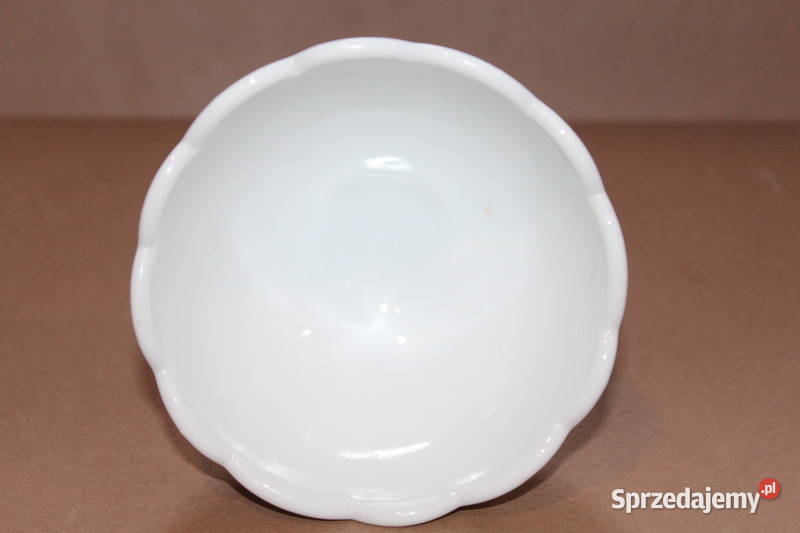 Biała patera na nodze z lat 50tych 1419 Porcelana i szkło