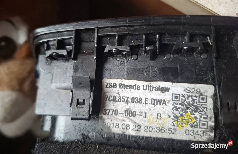 VW Crafter panel środkowy 7C0857038