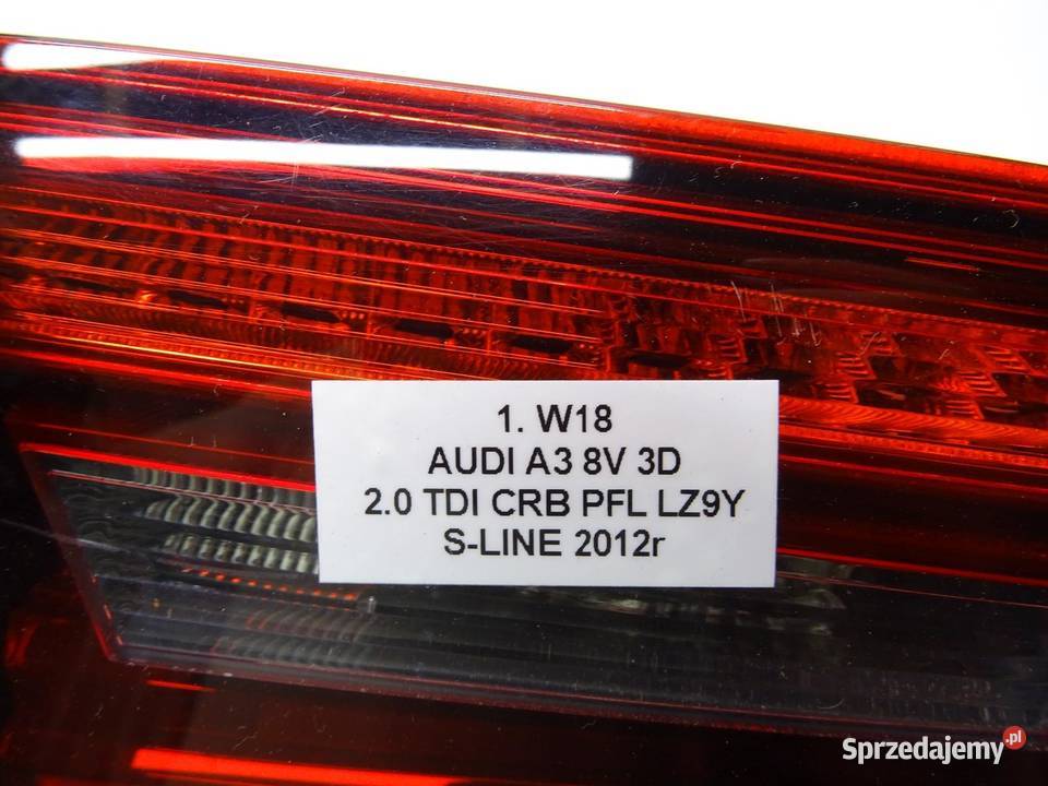 LAMPA LEWY TYŁ LEWA TYLNA W KLAPĘ 8V3945093B