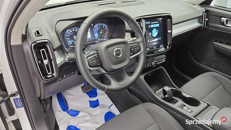 Volvo XC 40 T3 Momentum Pro aut Z Polskiego Rok produkcji 2022 Warszawa sprzedam
