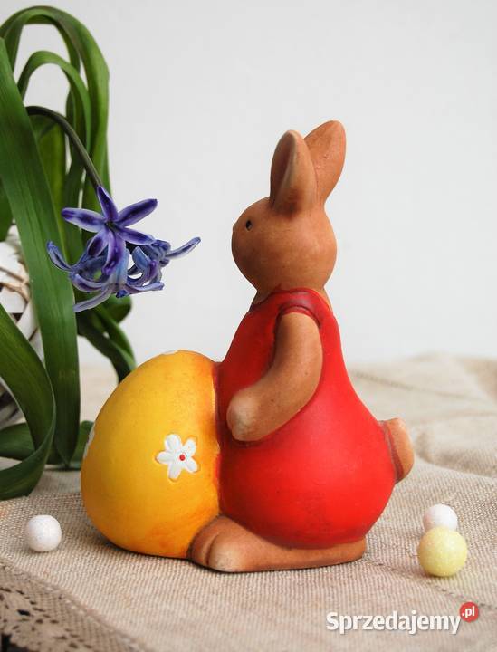 Zając wielkanocny z pisanką figurka ceramika Lublin