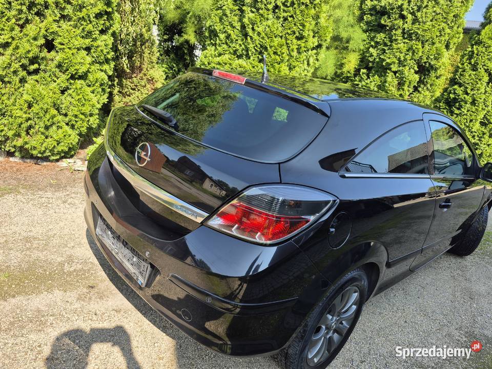 Opel Astra Gtc czarna xenon pdc bezwypadkowy Myszków