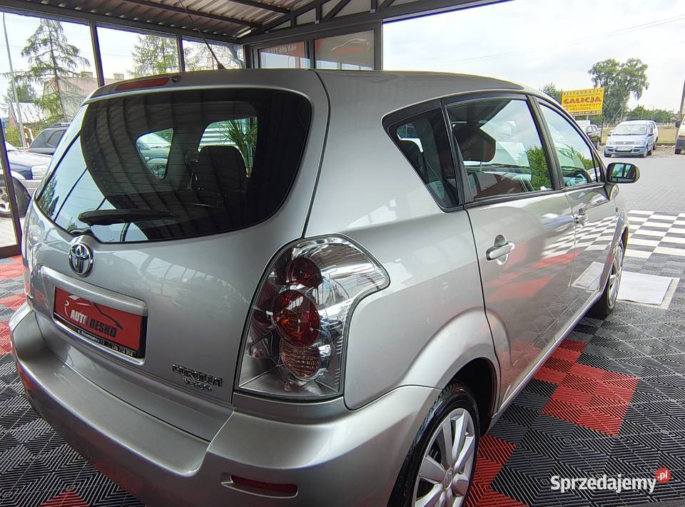 Toyota Corolla Verso 16 VVTi ZADBANA 235000km sprzedam