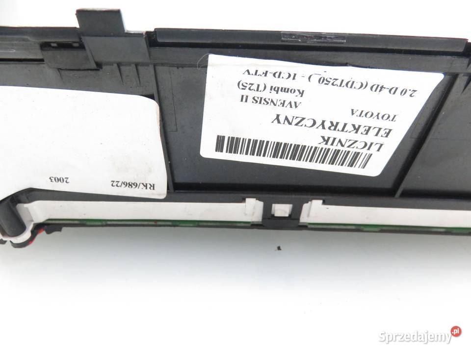 LICZNIK TOYOTA AVENSIS II T25 20 D4D 8380005630H