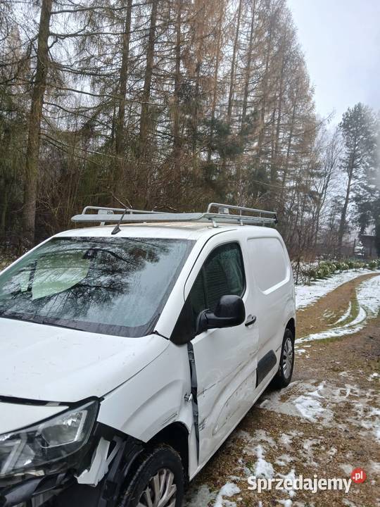 Peugeot Partner lekko uszkodzony klima navi mały Częstochowa sprzedam