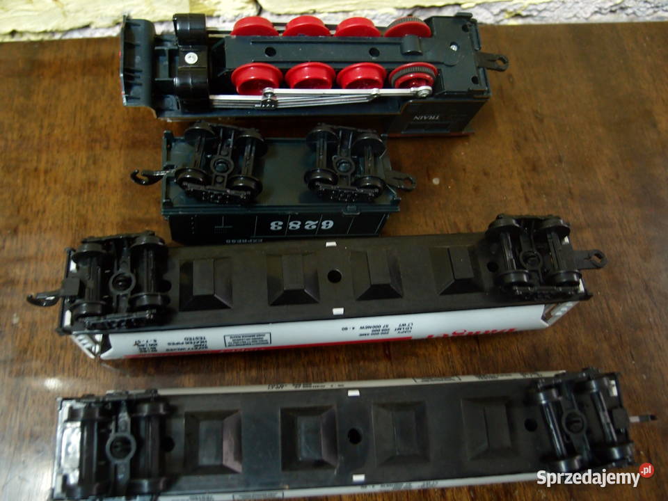 Kolejka elektryczna z trzema wagonami towarowymi Kolejki i tory Łódź sprzedam