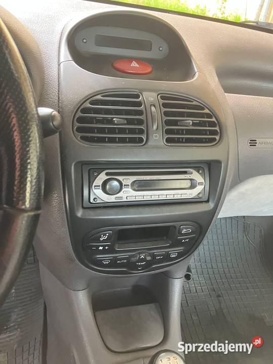 Syndyk sprzeda Peugeot 206XT 14 2004 benzyna Wałbrzych sprzedam