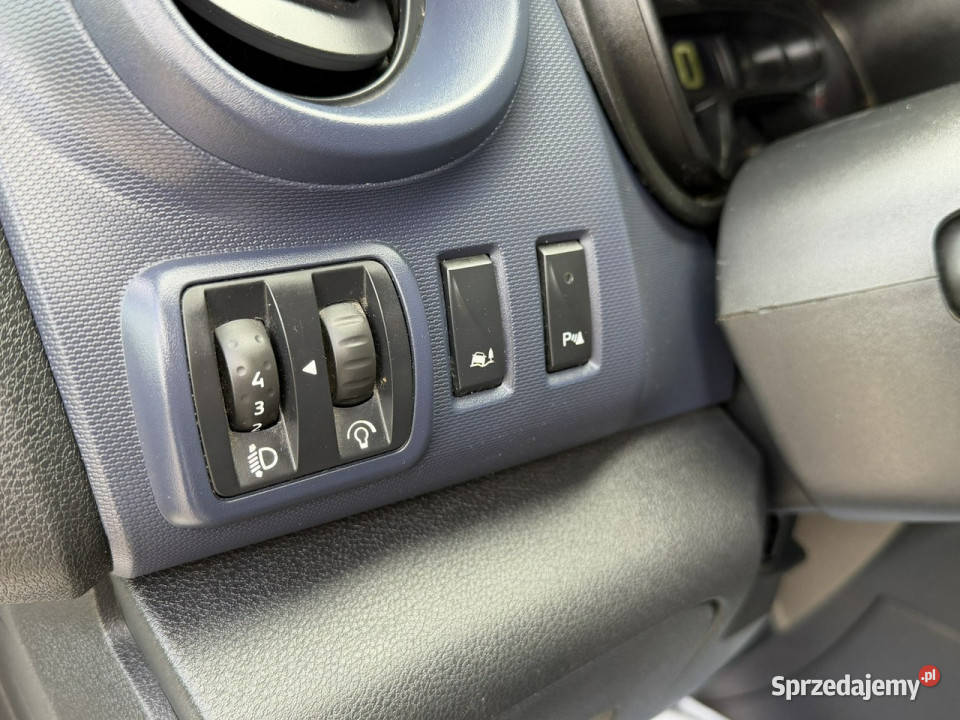 Opel Vivaro Opel Vivaro Long Maxi Doka 6osobwy światła przeciwmgłowe Gostyń